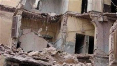 إصابة طفلة في إنهيار الجزء الأمامي لمنزل قديم بجرجا 