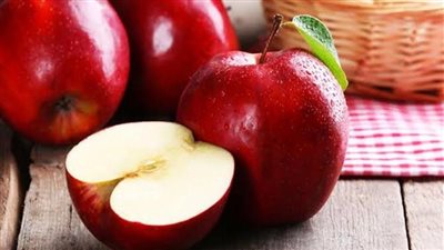 خبيرة تغذية تحذر من عواقب الاستهلاك غير السليم للتفاح