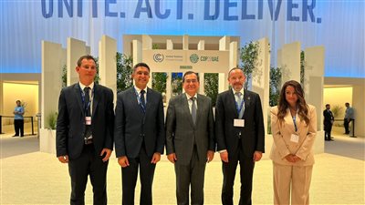 جولة وزير البترول فى أجنحة شركات الحلول الرقمية بقمة COP28.. صور 