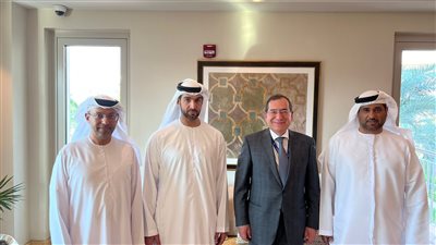 وزير البترول يبحث التعاون مع شركة 