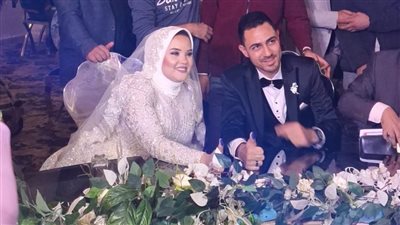 مبروك للعروسين.. 