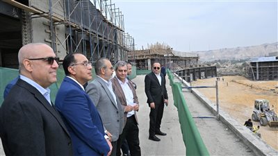 مدبولي يتفقد المنطقة الاستثمارية والمسرح المكشوف والمولات التجارية بالفسطاط    