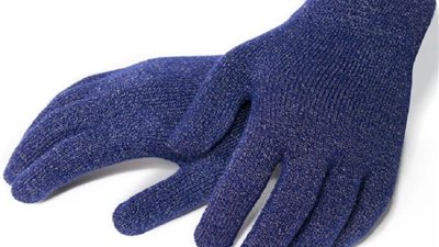 حكم الصلاة بالقفازين 