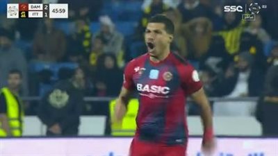 قذيفة لا تصد.. طارق حامد يسجل ثالث أهداف ضمك أمام اتحاد جدة(فيديو)