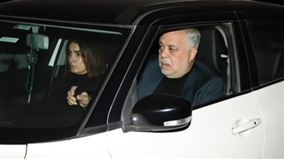 أشرف زكي وزوجته روجينا فى عزاء ناهد فريد شوقي