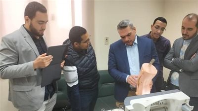 مستشفى الإصابات والطوارئ الجديدة بأسيوط تنظم ورشة عمل حول “إصابات مفصل الركبة”