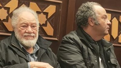 يحيى الفخراني وعمرو عبد العزيز فى عزاء ناهد فريد شوقي