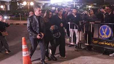 داليا البحيري ودنيا عبد العزيز فى عزاء ناهد فريد شوقي (شاهد)