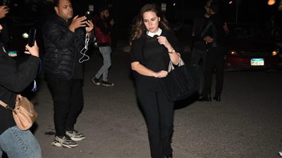 شيري عادل وفيفي عبده فى عزاء ناهد فريد شوقي (شاهد)