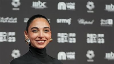 سلمى أبو ضيف بالأسود الشفاف وتحضر لافتتاح فيلم أنف وثلاثة عيون