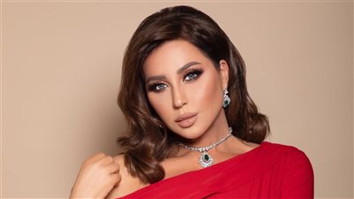 رابعة الزيات تطل بالبدلة الكلاسيكية