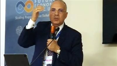 وزير الري يشارك في جلسة 