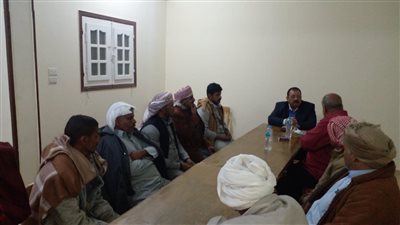 رئيس مدينة سفاجا يناقش استعدادات الانتخابات الرئاسية بقرية النصر 85