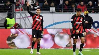 تشكيل فرانكفورت المتوقع لمواجهة كولن الليلة.. موقف عمر مرموش