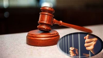 إحالة حداد مسلح من البدارى متهم بابتزاز طالبة بالثانوية العامة لمحكمة الجنايات