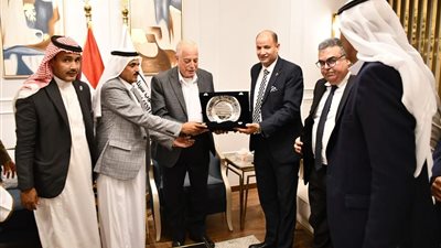 وفد من مدينة دهب لتهنئة محافظ جنوب سيناء بحصوله علي درجة الدكتوراه