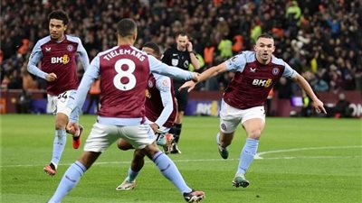قاهر الكبار.. أستون فيلا يتلاعب بصدارة البريميرليج