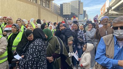 السيدات تتصدر طوابير الانتخابات بمدينة نصر في أول أيام الانتخابات الرئاسية.. صور 