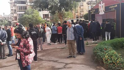 المئات أمام اللجان الانتخابية بمصر الجديدة للتصويت بالانتخابات الرئاسية ٢٠٢٤ 