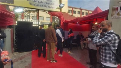 صور.. فتح اللجان الانتخابية بالدقي وبدء دخول المواطنين للإدلاء بأصواتهم