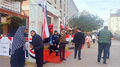فتح اللجان وتوافد المواطنين أمام لجان تصويت الانتخابات بمنطقة المنيل ومصر القديمة