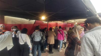 بالطوابير.. المواطنون يحتشدون أمام اللجان الانتخابية بالدقي للإدلاء بأصواتهم في الانتخابات الرئاسية