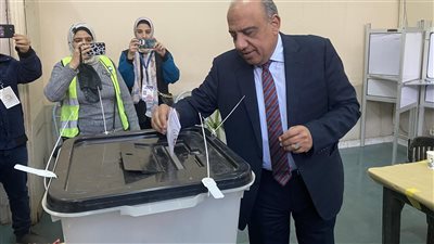 وزير قطاع الاعمال العام يدلى بصوته فى الانتخابات الرئاسية ٢٠٢٤