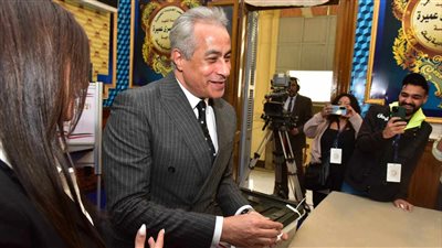 وزير العمل يدلي بصوته في الانتخابات الرئاسية بمصر الجديدة