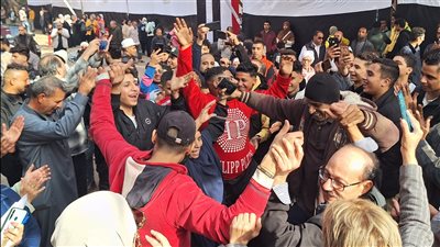 رقص وغناء وزغاريد.. سكان الهرم يعبرون عن فرحتهم أمام اللجان الانتخابية