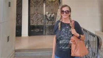 نجلاء فتحي تدلى بصوتها في الانتخابات.. وتصرح: النهارده يوم مهم لكل المصريين