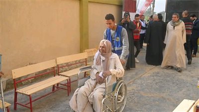 كبار السن يتوافدون على اللجان الانتخابية فى الفيوم 