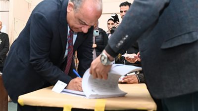وزير قطاع الأعمال يدلي بصوته في الانتخابات الرئاسية 2024 بمدينة نصر