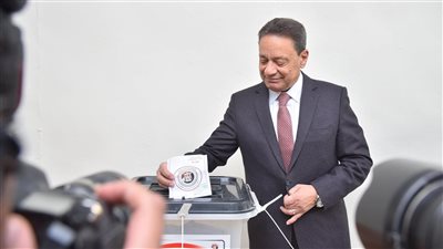 رئيس الأعلى للإعلام يدلي بصوته في الانتخابات الرئاسية.. ويؤكد: الإقبال الكبير رسالة للعالم