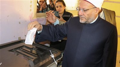 مفتي الجمهورية يُدلي بصوته في الانتخابات الرئاسية.. ويؤكد: المشاركة واجب وطني