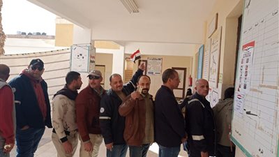 توافد الناخبين على مقار الاقتراع بمدينة أبورديس