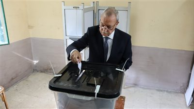 محافظ القليوبية يدلى بصوته فى الانتخابات الرئاسية بلجنة الوافدين ببنها