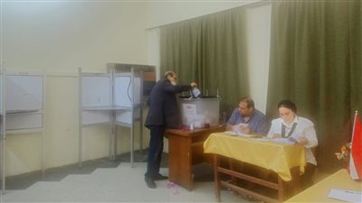 على أنغام الأغاني الوطنية.. المصريون يدلون بأصواتهم في الانتخابات الرئاسية بالمنيل ومصر القديمة