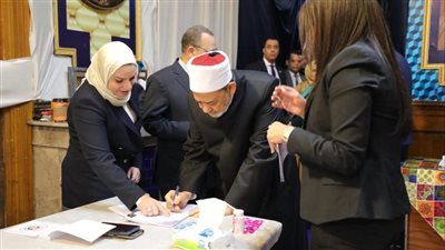 شيخ الأزهر يدلي بصوته في الانتخابات الرئاسية بمصر الجديدة