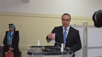  أمين عام مجلس النواب يدلي بصوته في الانتخابات الرئاسية 
