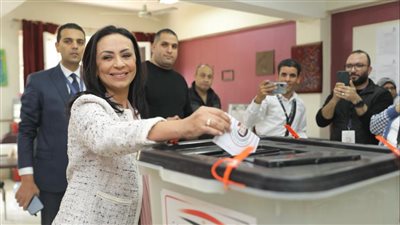  مايا مرسي تدلي بصوتها في الانتخابات الرئاسية 2024