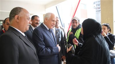 محافظ الجيزة يتفقد اللجان الانتخابية للوقوف علي مدى توافد الناخبين للإدلاء بأصواتهم