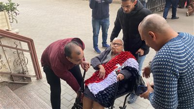 سيدة مسنة تُدلي بصوتها في انتخابات الرئاسة: المشاركة واجب وطني لابد منه