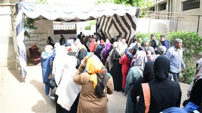 استمرار توافد الناخبين على صناديق الاقتراع بقنا