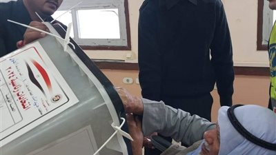 أكبر معمر يدلي بصوته في الانتخابات الرئاسية بجنوب سيناء