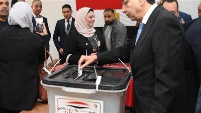 رئيس جامعة الفيوم يدلي بصوته في الانتخابات الرئاسية