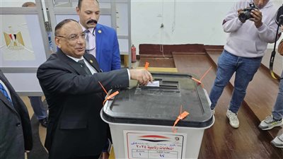 بالصور.. رئيس هيئة قضايا الدولة يدلي بصوته في الانتخابات الرئاسية 2024 