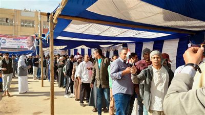 توافد المواطنين على لجان الإنتخابات الرئاسية بمدينة دهب 