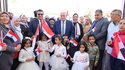 محافظ جنوب سيناء يشهد فقرات أنشطة مدرسة الأمل الرسمية للغات بطور سيناء   
