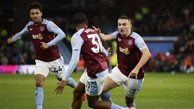 قطار أستون فيلا يدهس كبار البريميرليج ويكتب التاريخ