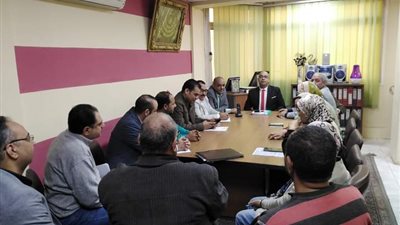 صحة قنا تعقد غرفة للأزمات لمتابعة سير العمل بالإنتخابات الرئاسية